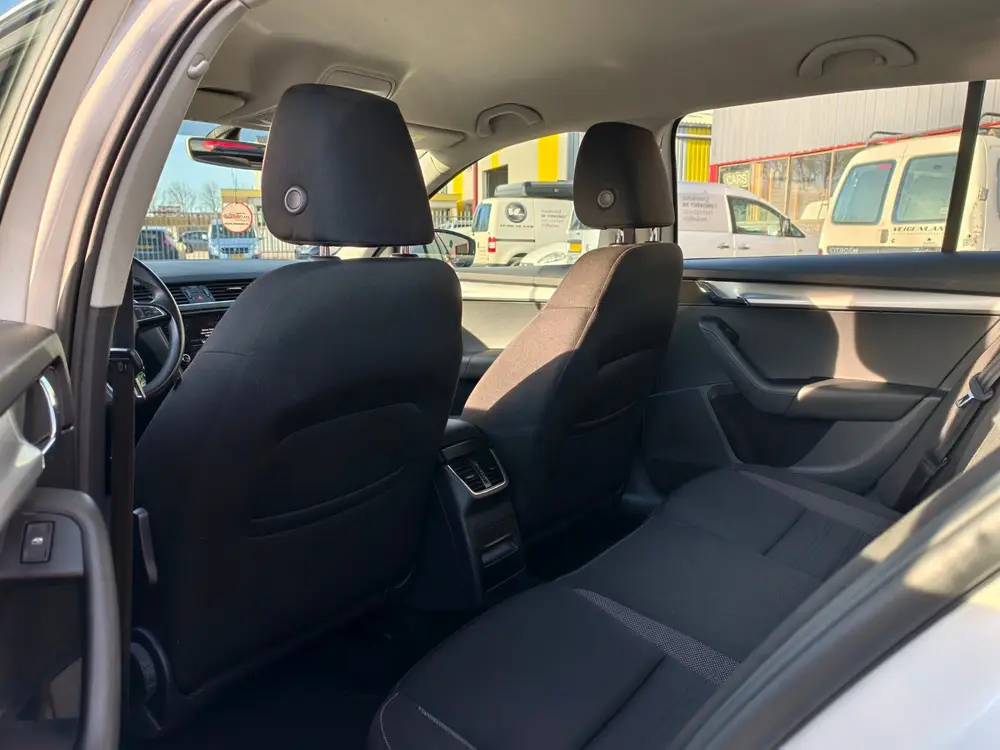 Skoda Octavia 1.0 TSI Greentech Ambition Business uit 2019, foto 19