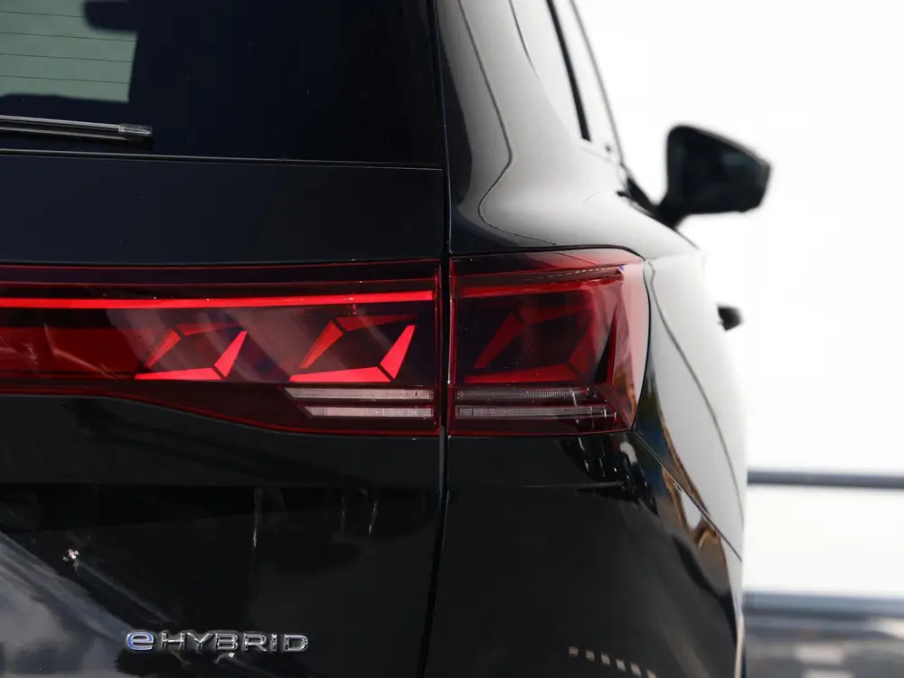 Volkswagen Touareg R 3.0 TSi eHybrid 4-M 462pk DSG | Lederen uit 2024, foto 17