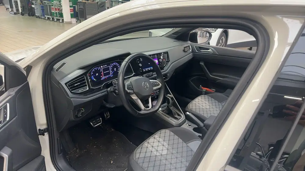 Volkswagen Taigo 1.0 TSI R-Line | 110 PK | Automaat | Black uit 2023, foto 2