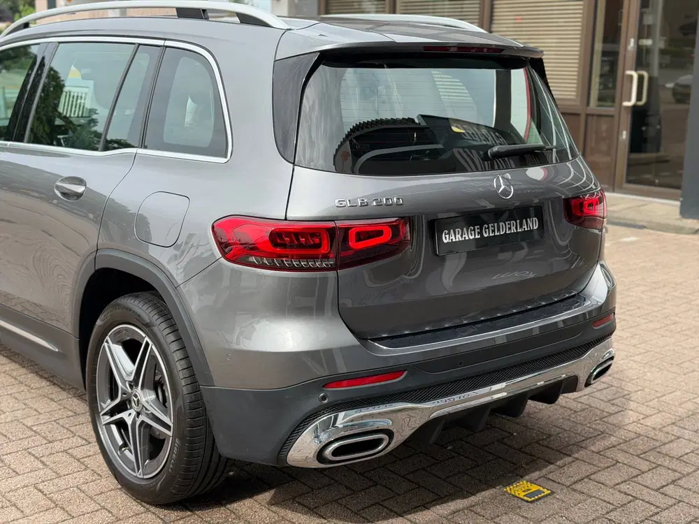 Mercedes-Benz GLB 200 4MATIC AMG Line uit 2023, foto 10