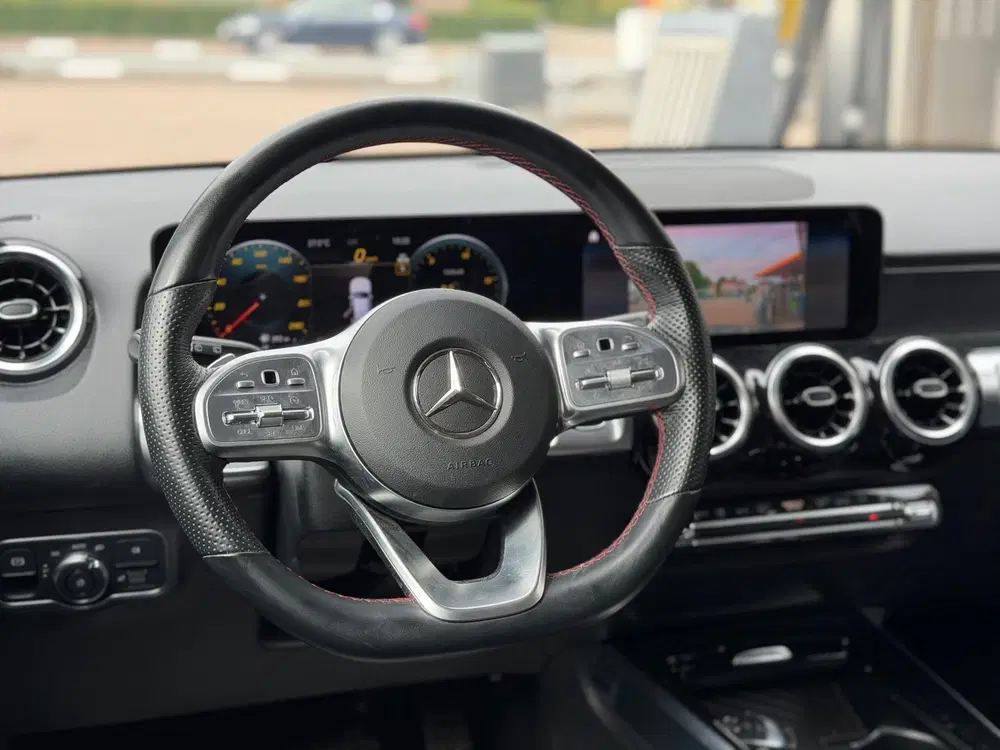 Mercedes-Benz GLB 200 4MATIC AMG Line uit 2023, foto 16