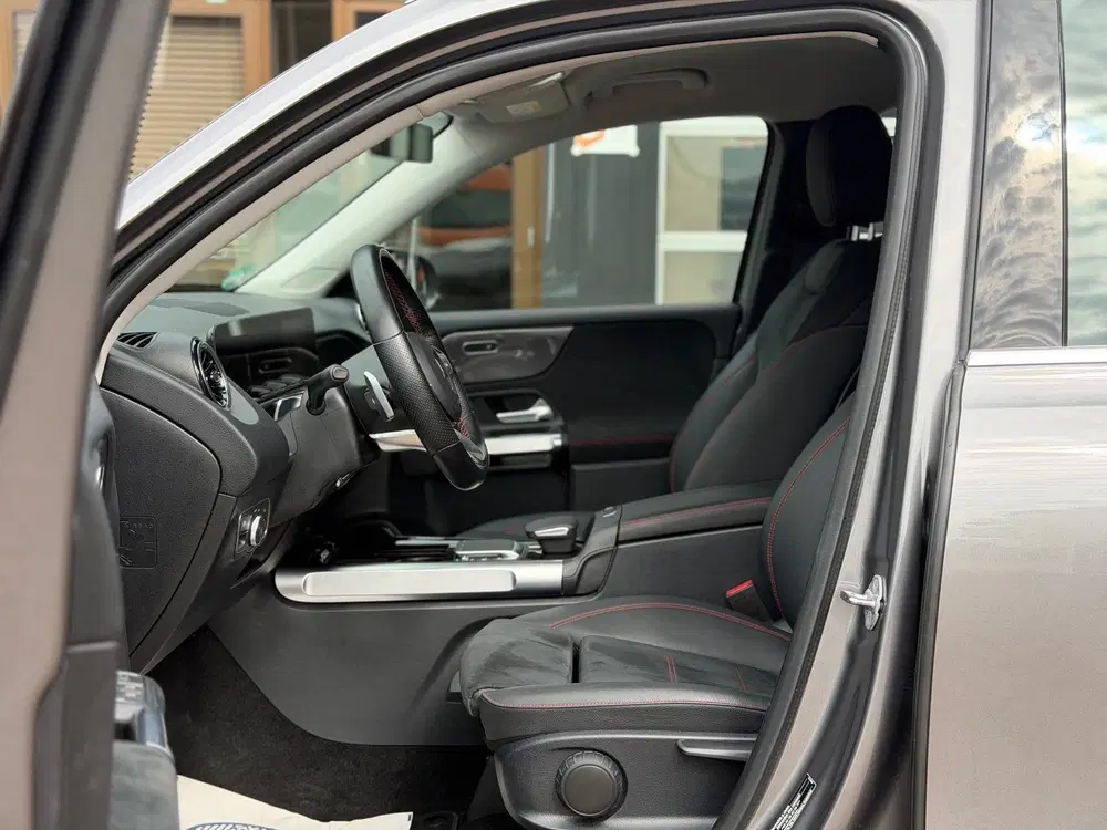 Mercedes-Benz GLB 200 4MATIC AMG Line uit 2023, foto 17