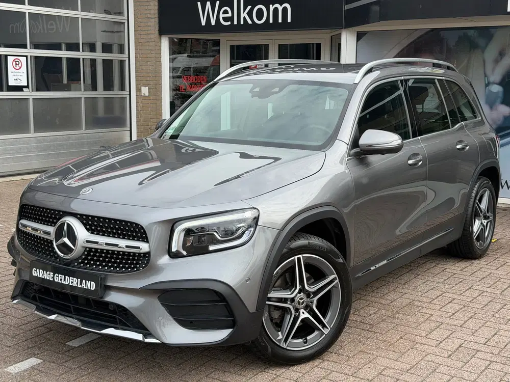 Mercedes-Benz GLB 200 4MATIC AMG Line uit 2023, foto 2