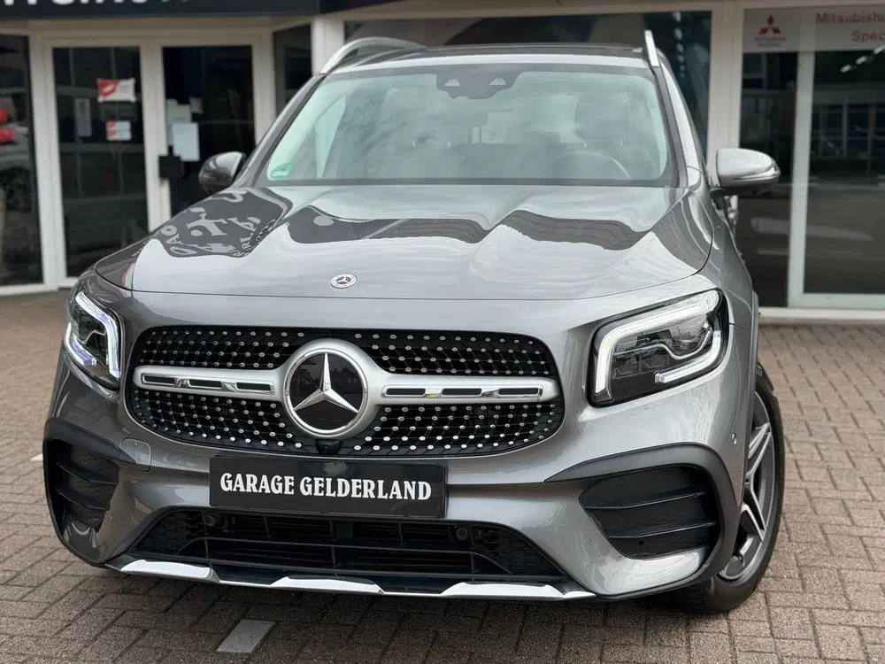 Mercedes-Benz GLB 200 4MATIC AMG Line uit 2023, foto 3