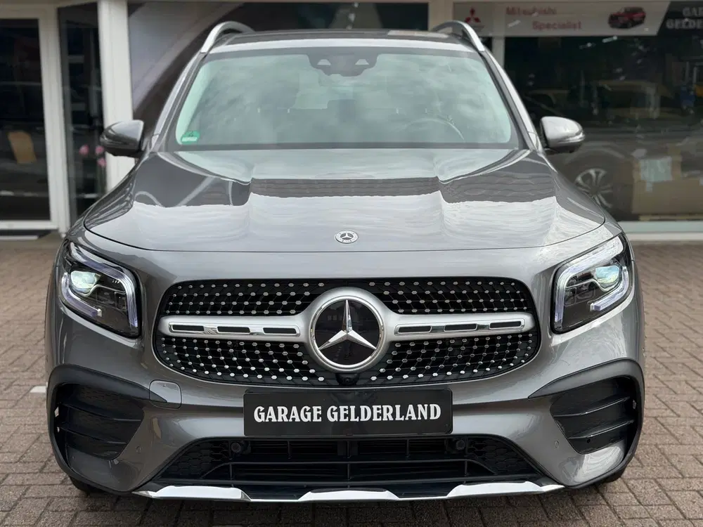 Mercedes-Benz GLB 200 4MATIC AMG Line uit 2023, foto 4