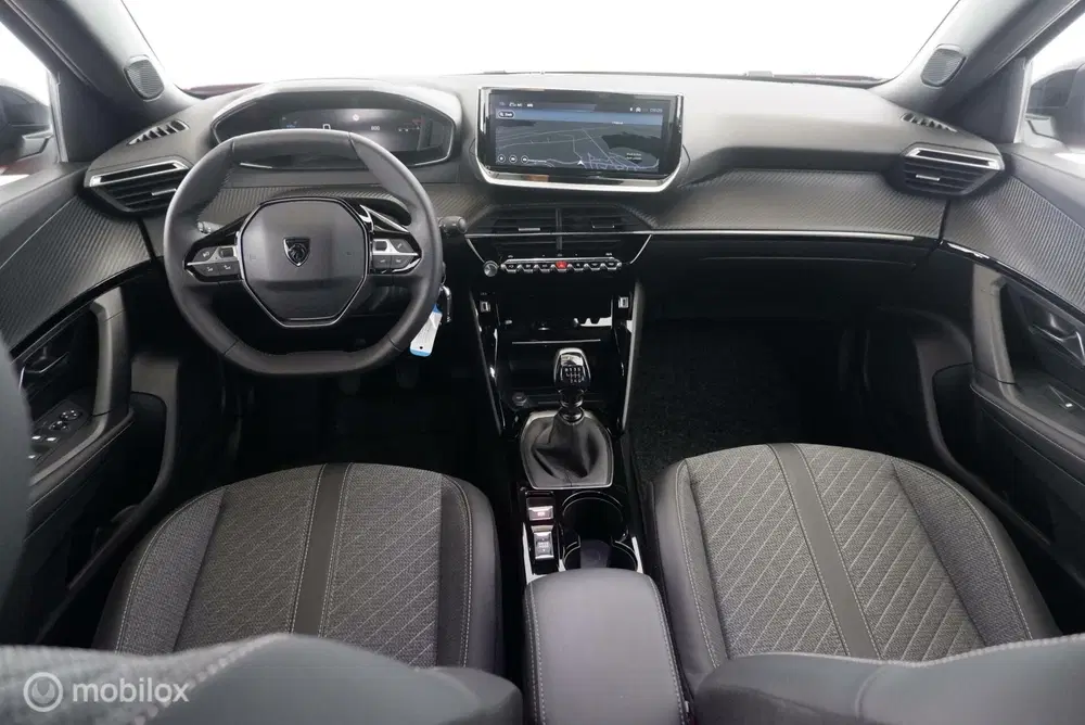 Peugeot 2008 1.2 100PK Allure 1 uit 2024, foto 10