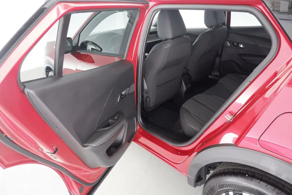 Peugeot 2008 1.2 100PK Allure 1 uit 2024, foto 19