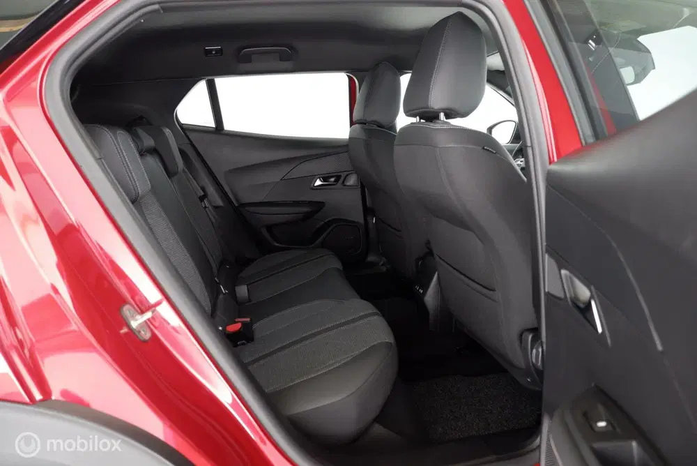 Peugeot 2008 1.2 100PK Allure 1 uit 2024, foto 20