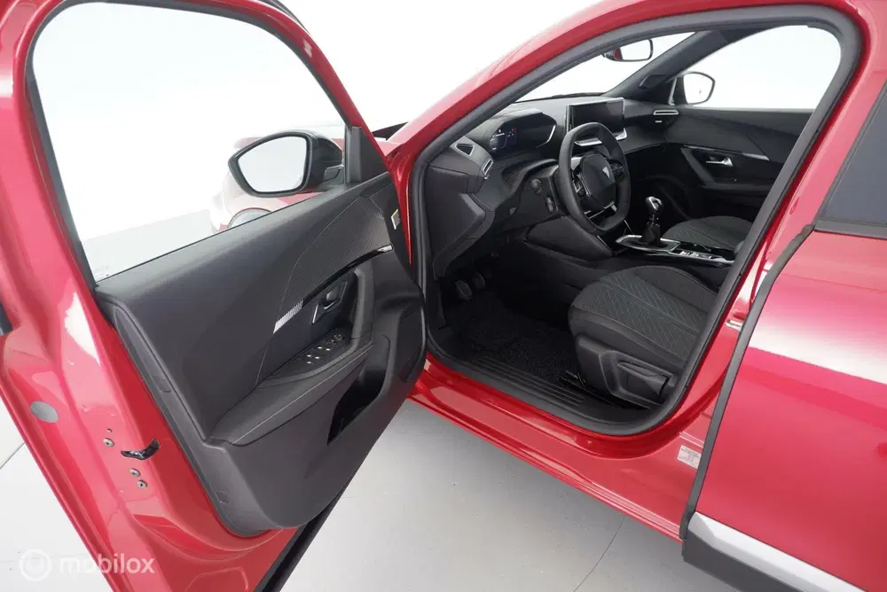 Peugeot 2008 1.2 100PK Allure 1 uit 2024, foto 8