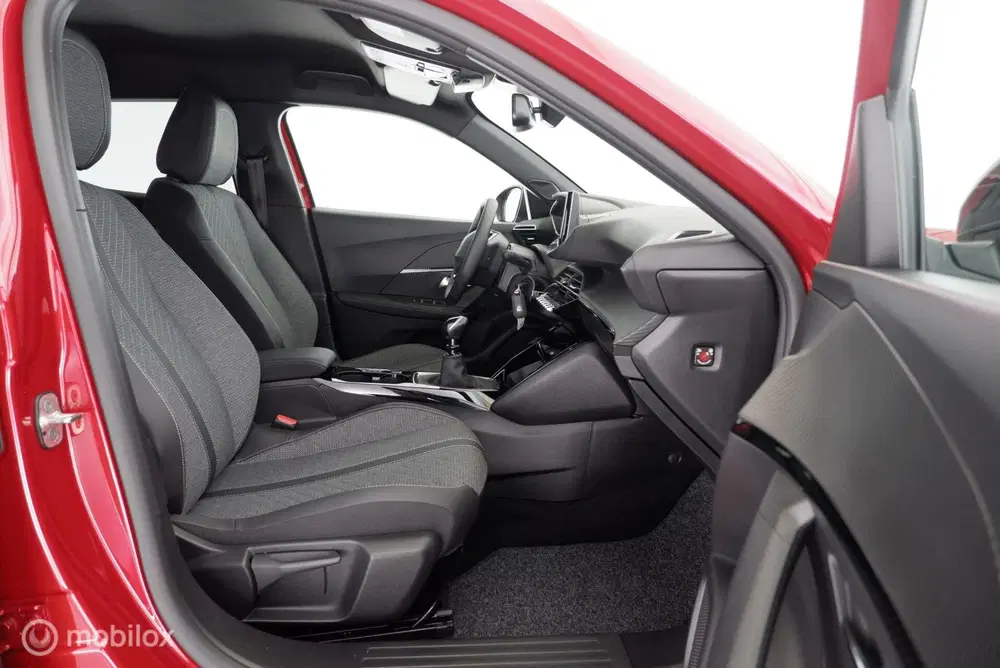 Peugeot 2008 1.2 100PK Allure 1 uit 2024, foto 9