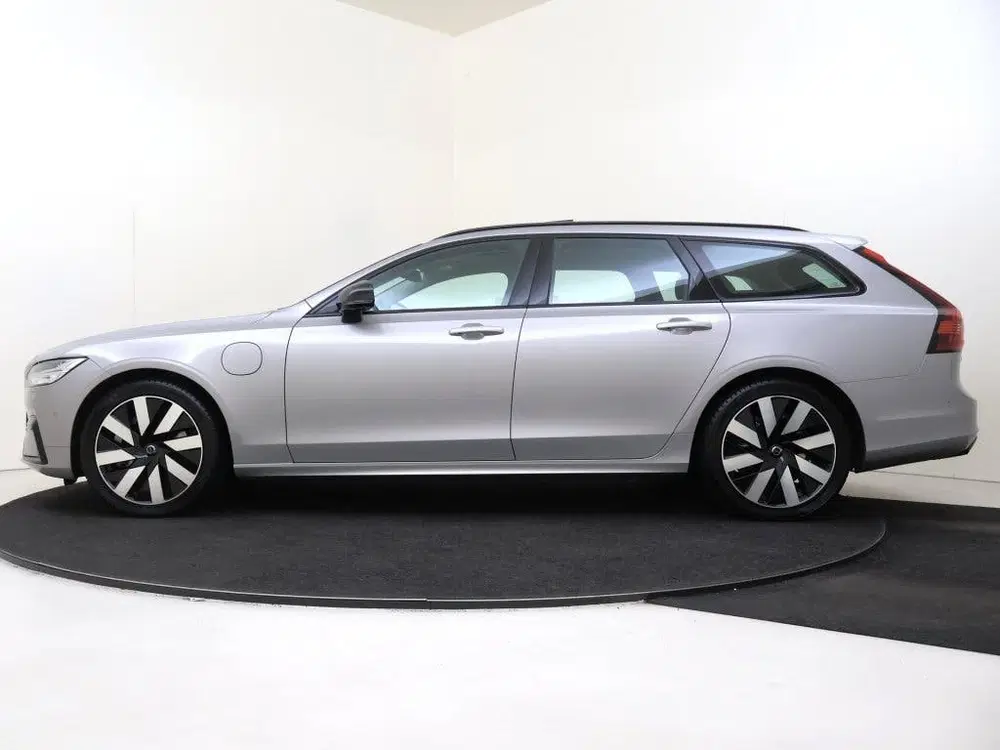 Volvo V90 T6 AWD Ultimate Dark uit 2024, foto 2