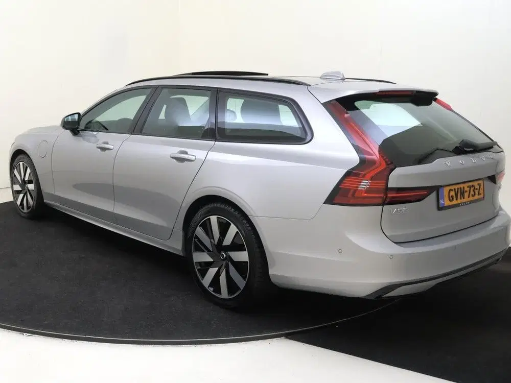 Volvo V90 T6 AWD Ultimate Dark uit 2024, foto 4