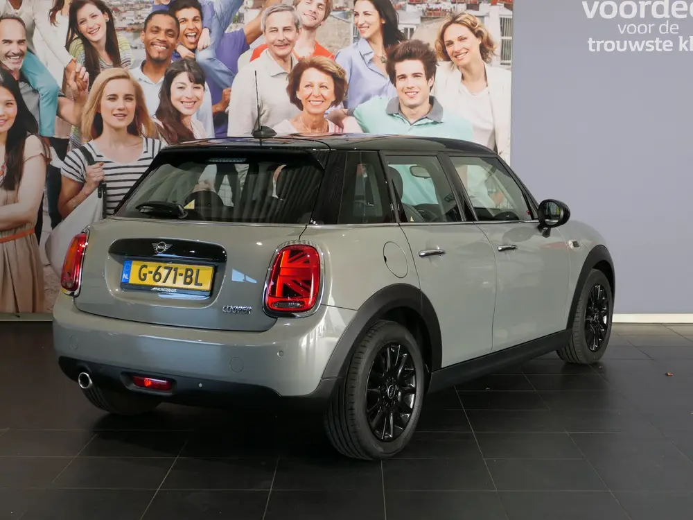 Mini 5-Deurs 1.5 Cooper *Dealer onderhouden!* - Alarm klasse uit 2019, foto 3