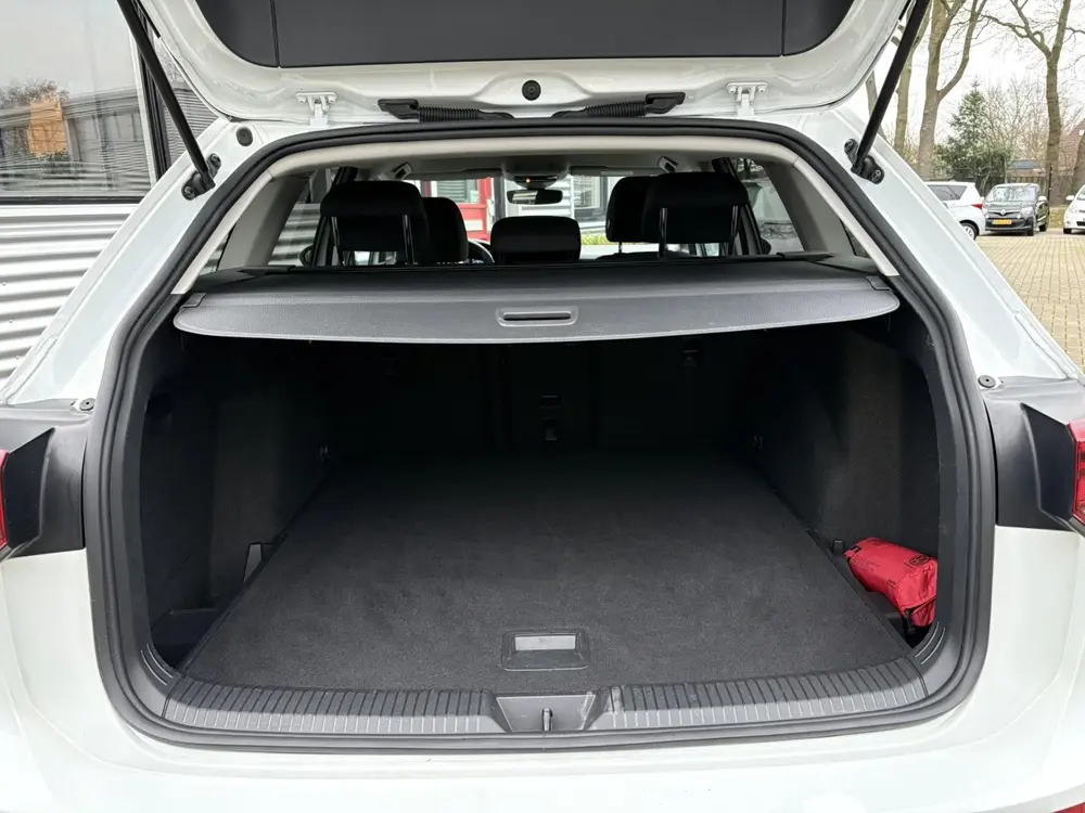 Volkswagen Golf Variant 1.0 eTSI Life -AUTOMAAT-MASSAGE STOE uit 2021, foto 13