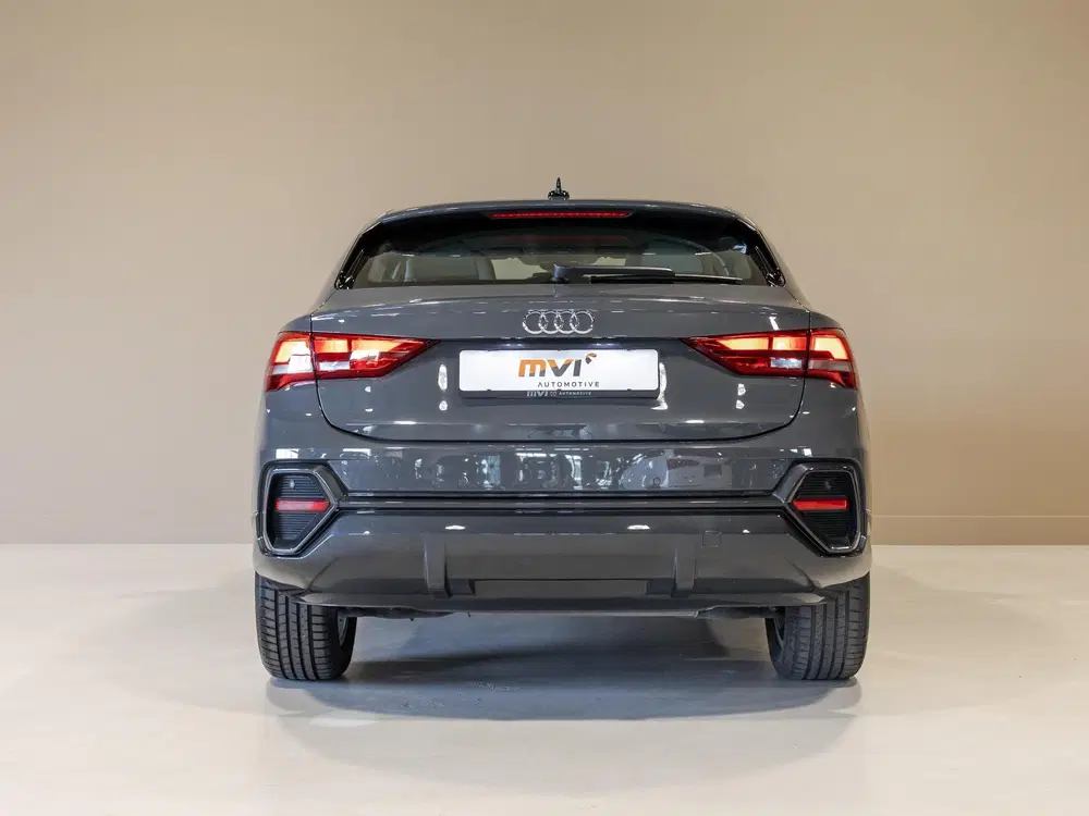Audi Q3 35 TFSI Business Edition uit 2020, foto 10