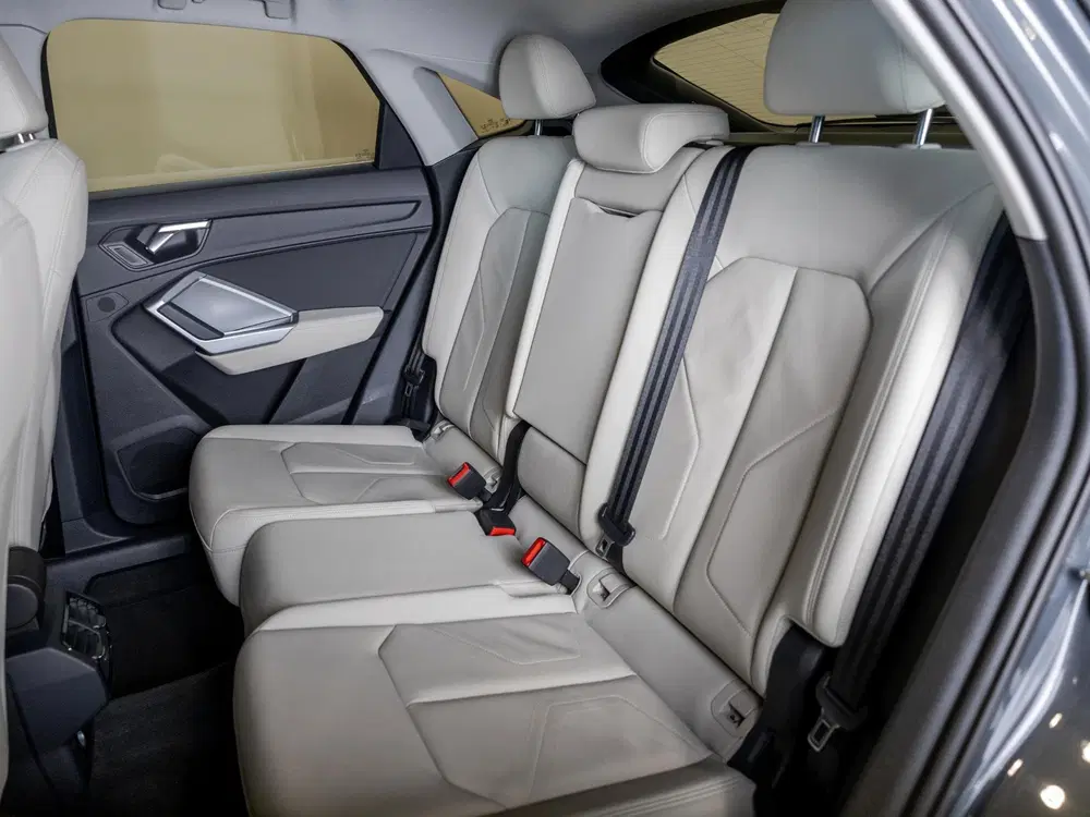Audi Q3 35 TFSI Business Edition uit 2020, foto 7
