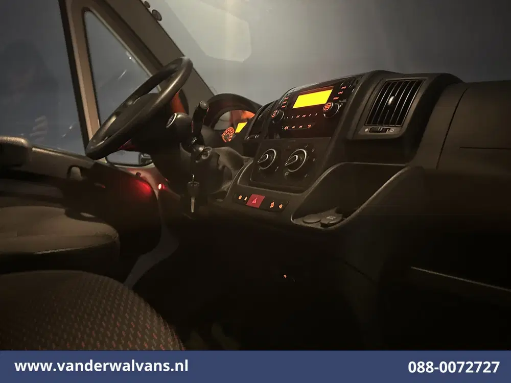 Peugeot Boxer 2.2 BlueHDi 141pk Bakwagen 436cm Lang Laad uit 2022, foto 13