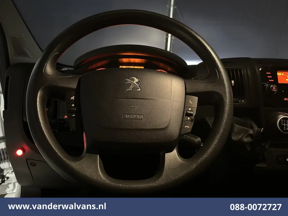 Peugeot Boxer 2.2 BlueHDi 141pk Bakwagen 436cm Lang Laad uit 2022, foto 15