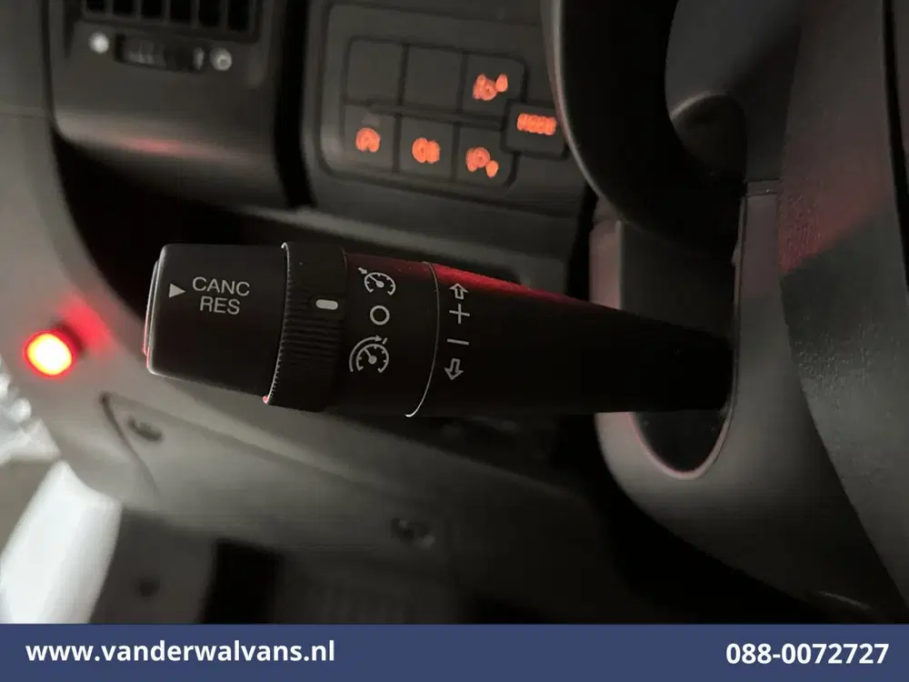 Peugeot Boxer 2.2 BlueHDi 141pk Bakwagen 436cm Lang Laad uit 2022, foto 5