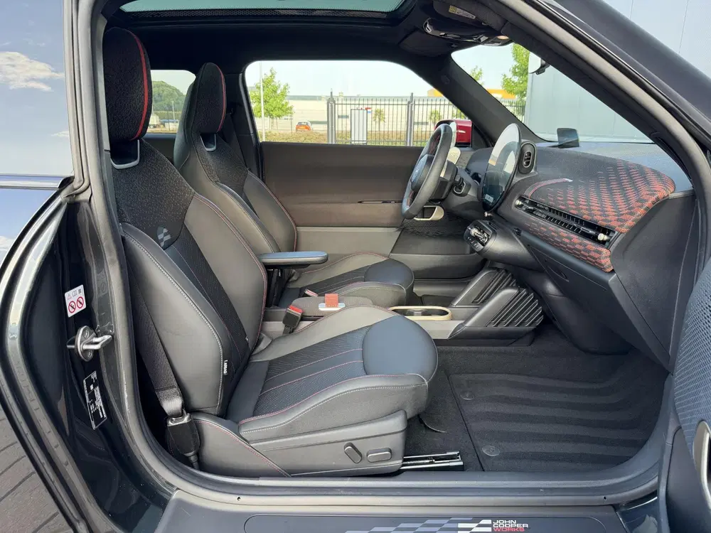 Mini John Cooper Works SE John Cooper Works XL 54.2 kWh uit 2024, foto 12