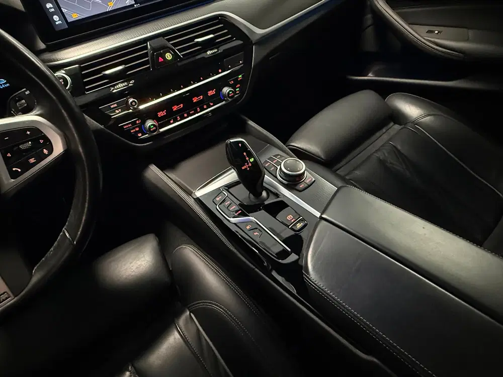 BMW 5-serie 530e Business Edition Plus M-Pakket uit 2022, foto 17