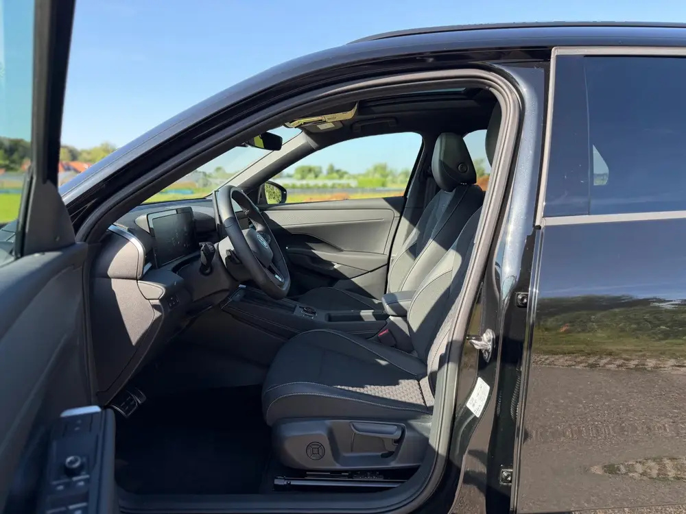 Volkswagen T-Roc 1.5 eTsi R-Line First Edition / BTW Auto / uit 2026, foto 9