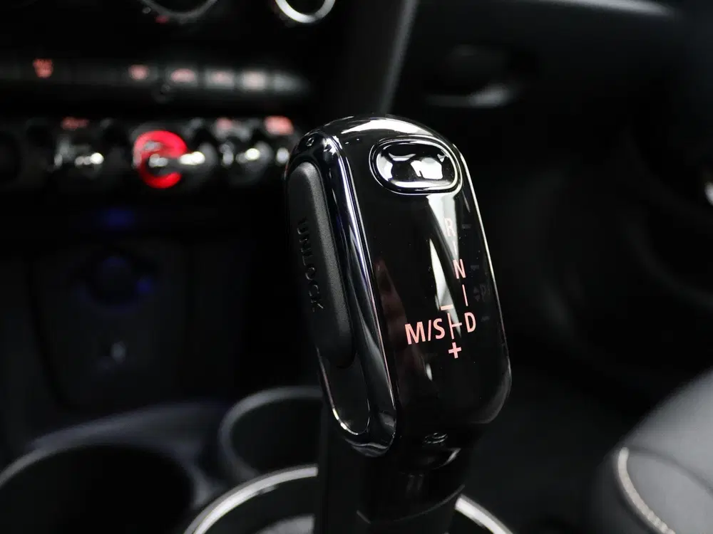 Mini Cooper Cooper Classic + Balance Pack + PDC Achter uit 2024, foto 15