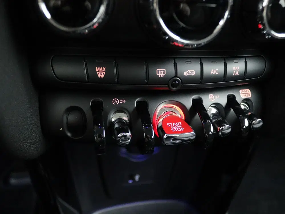 Mini Cooper Cooper Classic + Balance Pack + PDC Achter uit 2024, foto 16