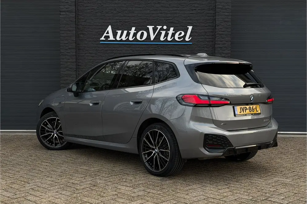 BMW 2-serie 2 Serie 230e xDrive 326 PK M-Sport uit 2022, foto 2