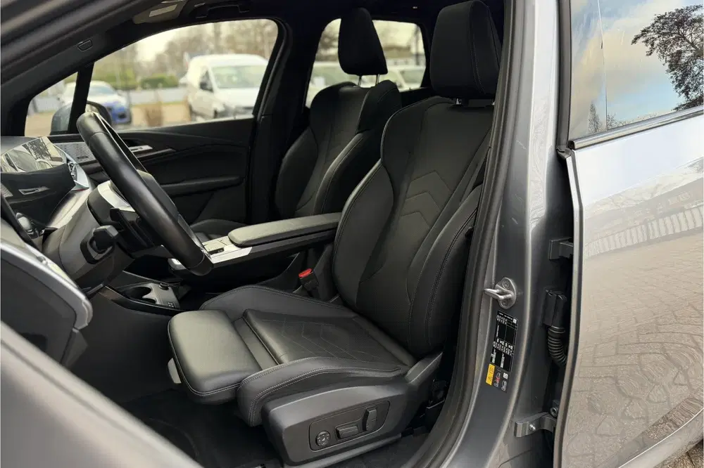 BMW 2-serie 2 Serie 230e xDrive 326 PK M-Sport uit 2022, foto 3