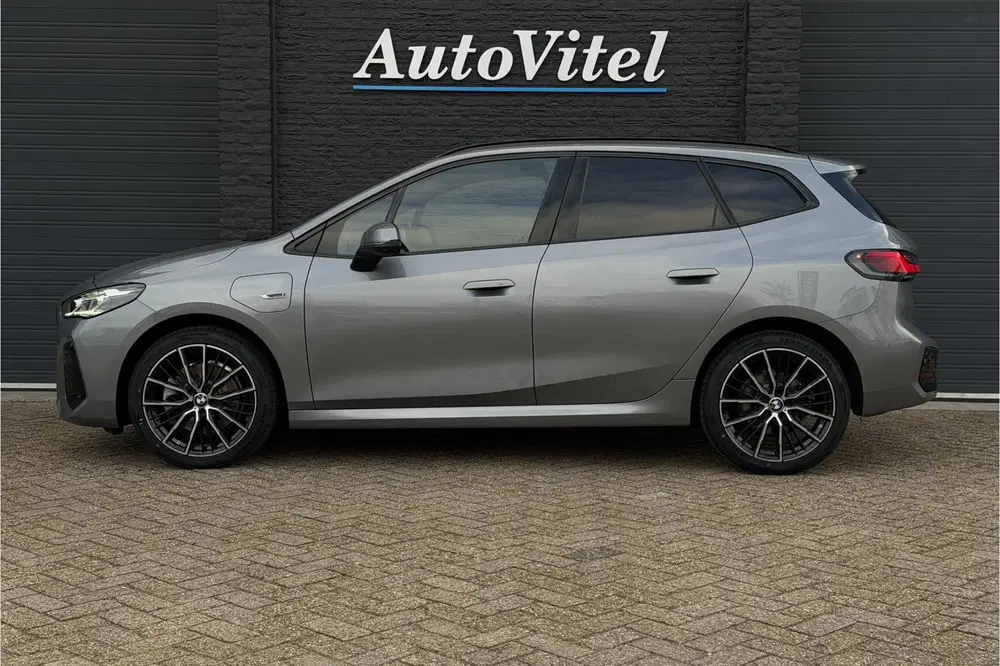 BMW 2-serie 2 Serie 230e xDrive 326 PK M-Sport uit 2022, foto 8
