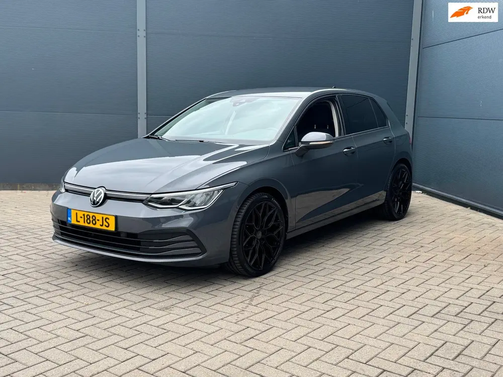 Volkswagen Golf 1.5 eTSI R-Line Pdc / Navi / Carplay / Digid uit 2020