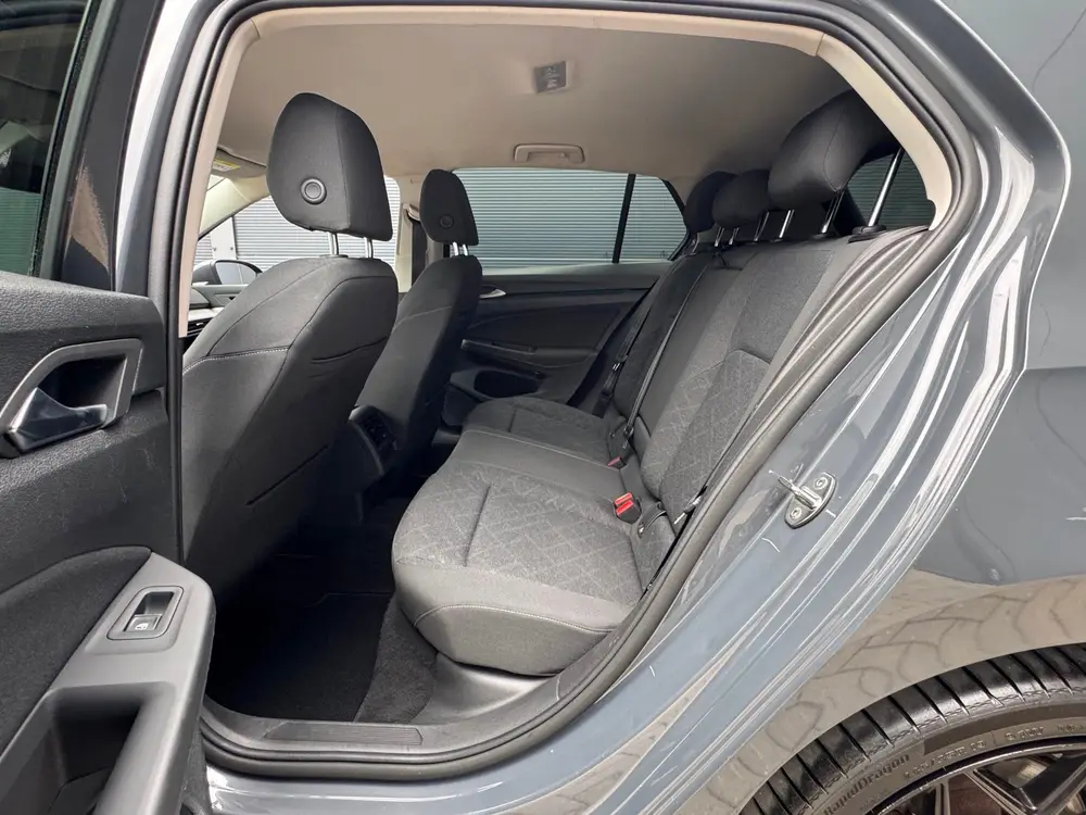 Volkswagen Golf 1.5 eTSI R-Line Pdc / Navi / Carplay / Digid uit 2020, foto 11