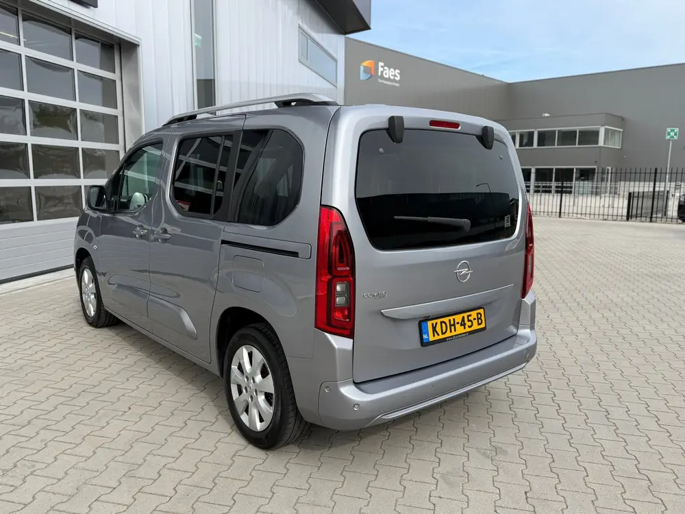 Opel Combo 1.2 Turbo uit 2019, foto 4