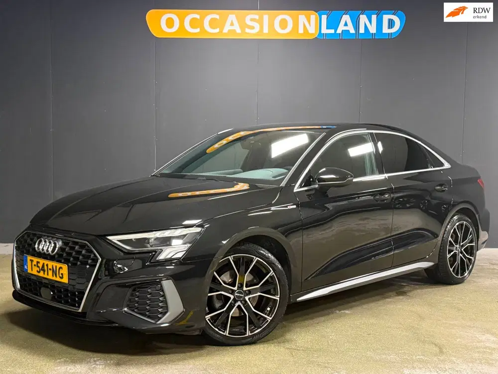 Audi A3 30 TFSI S edition 3x S-Line uit 2023