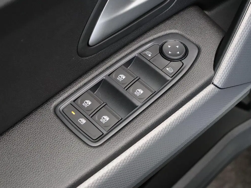 Dacia Duster mild hybrid 140pk expression uit 2026, foto 18