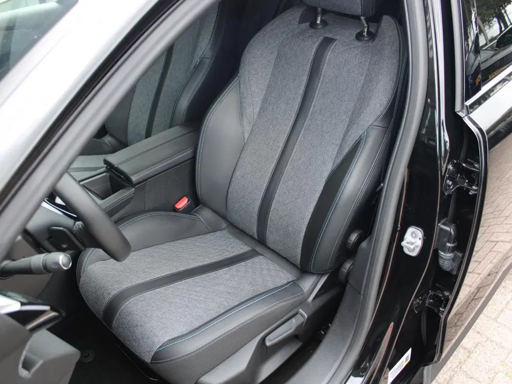 Peugeot 408 1.2T Allure Pack 130 EAT8 Automaat uit 2023, foto 7