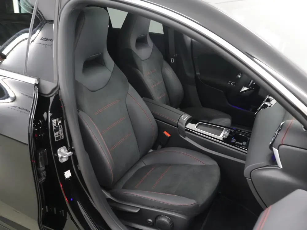 Mercedes-Benz CLA 180 Business Solution AMG uit 2025, foto 10