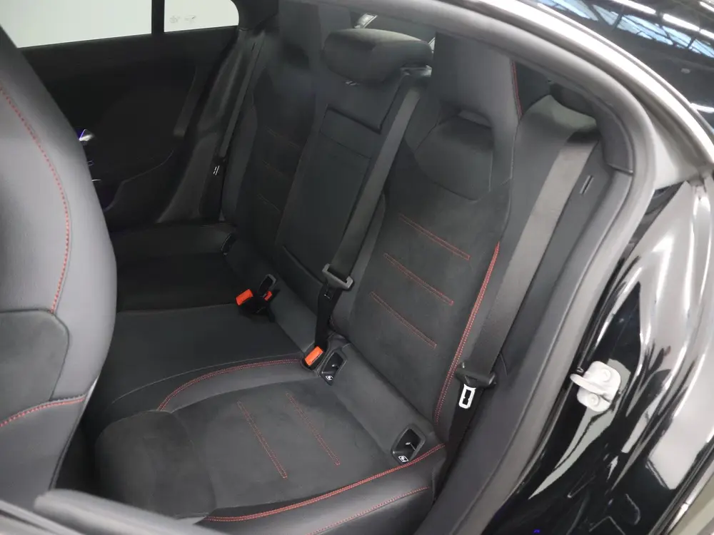 Mercedes-Benz CLA 180 Business Solution AMG uit 2025, foto 11