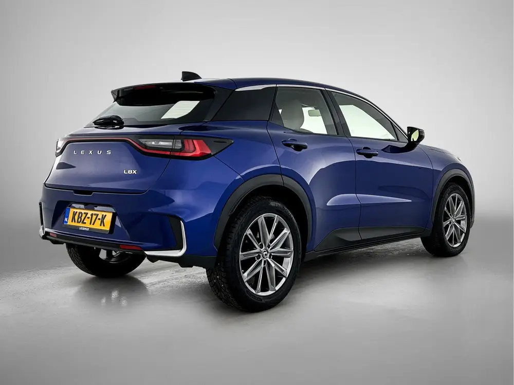 Lexus LBX Elegant 2WD uit 2024, foto 2