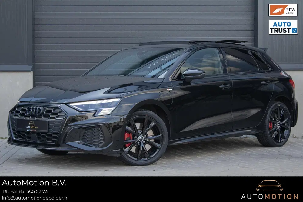 Audi A3 45 TFSIe Sline Competition PANO MATRIX MAX uit 2022