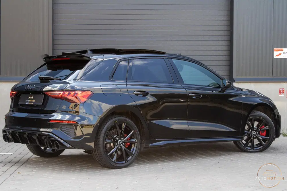 Audi A3 45 TFSIe Sline Competition PANO MATRIX MAX uit 2022, foto 3
