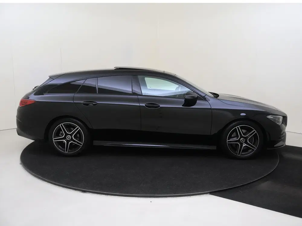 Mercedes-Benz CLA 200 AMG Line uit 2023, foto 10
