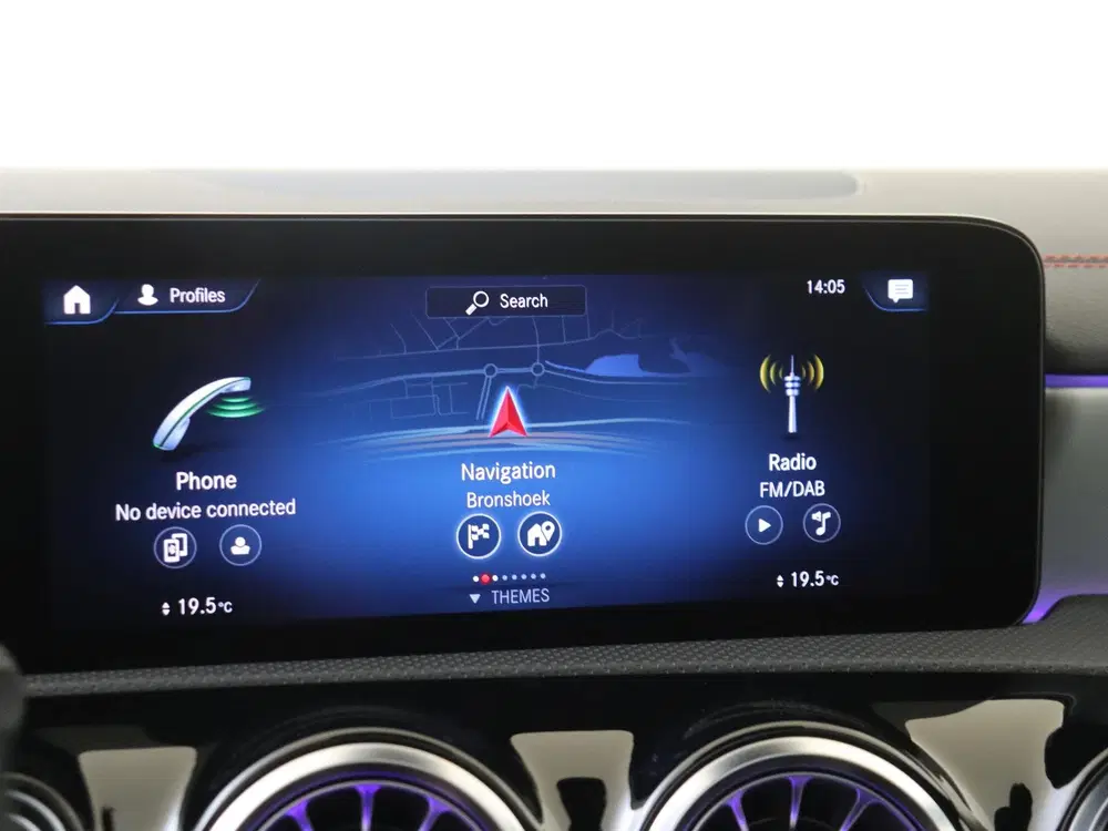 Mercedes-Benz CLA 200 AMG Line uit 2023, foto 16