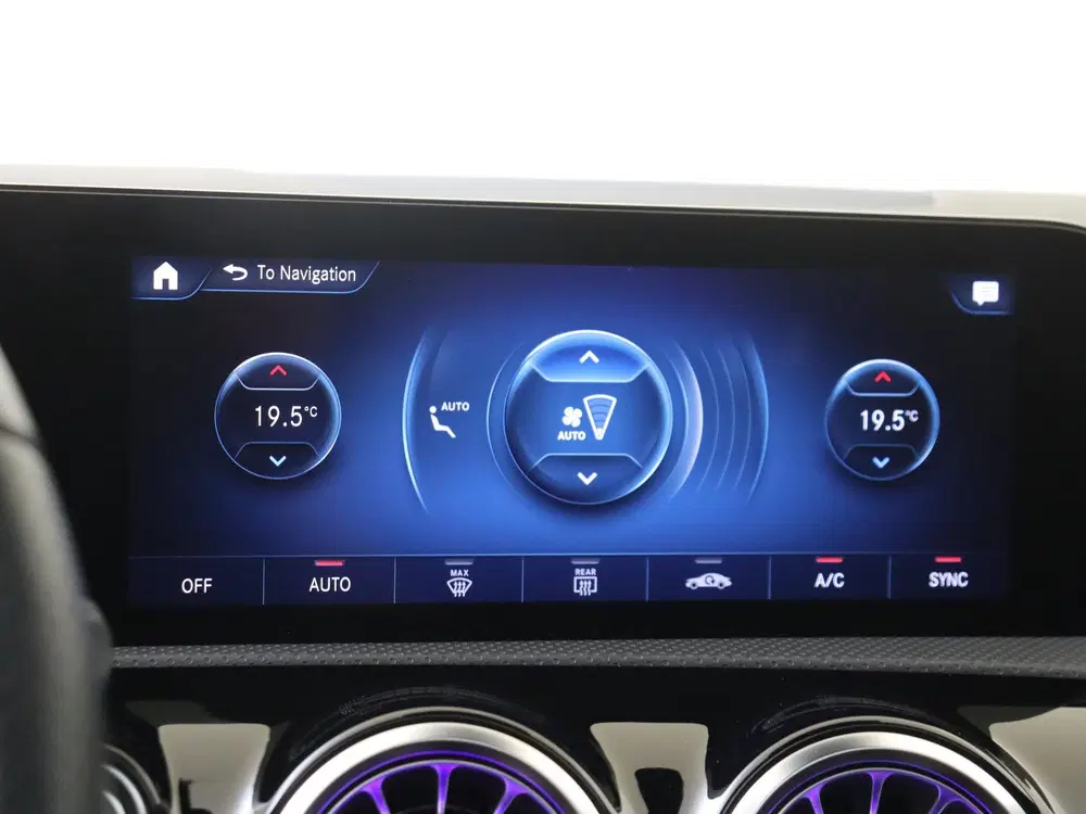 Mercedes-Benz CLA 200 AMG Line uit 2023, foto 18