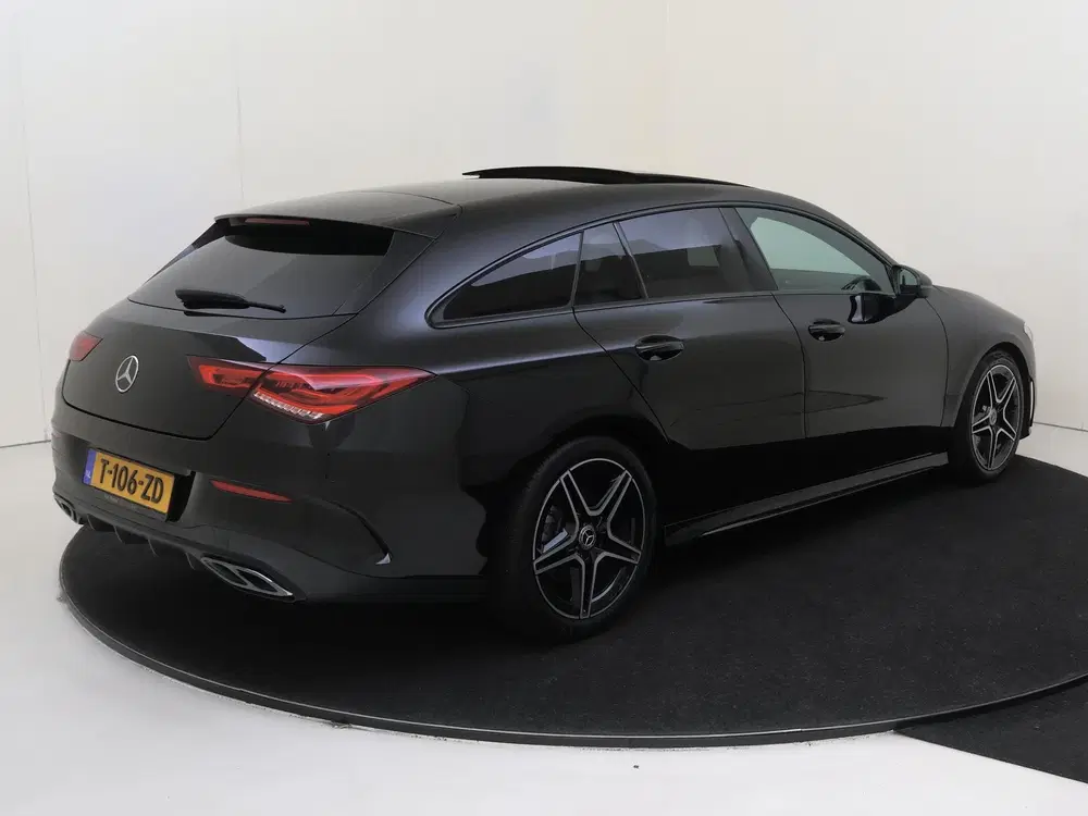 Mercedes-Benz CLA 200 AMG Line uit 2023, foto 2