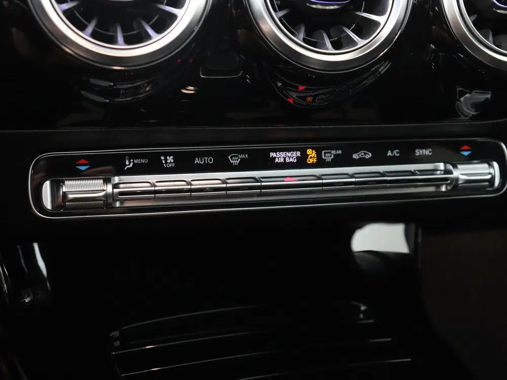 Mercedes-Benz CLA 200 AMG Line uit 2023, foto 20
