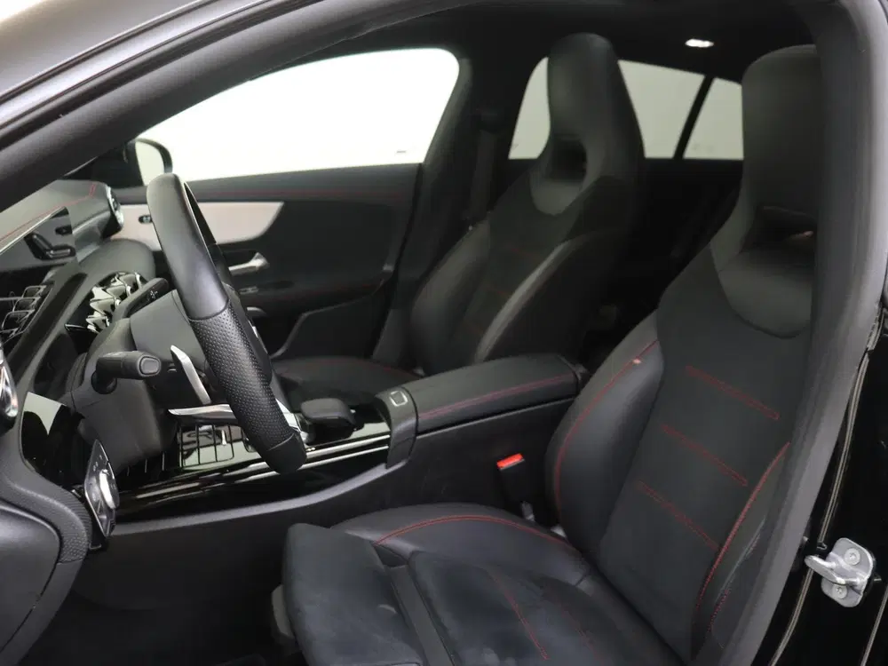 Mercedes-Benz CLA 200 AMG Line uit 2023, foto 3