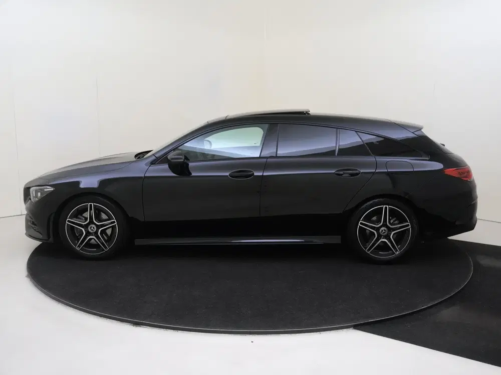 Mercedes-Benz CLA 200 AMG Line uit 2023, foto 9