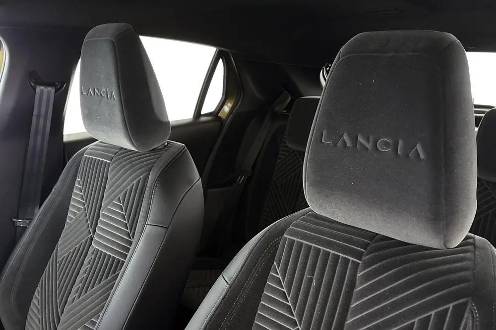 Lancia Ypsilon 1.2 Turbo Hybrid LX 110pk / Navi / Camera / C uit 2026, foto 8